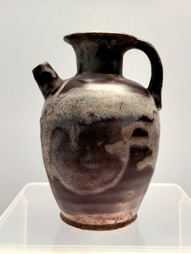 唐代花釉執(zhí)壺