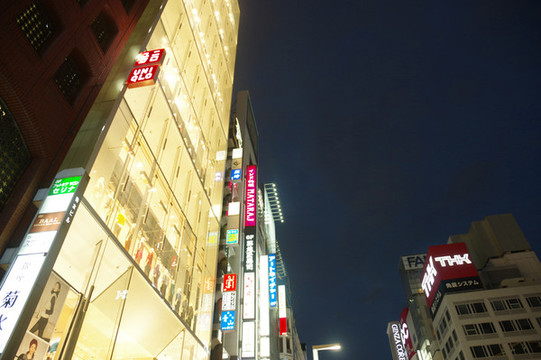 夜晚的大樓