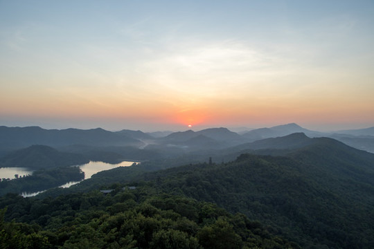 紅花湖高榜山看日落群山