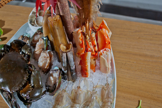 蟹虾贝类海鲜大拼盘