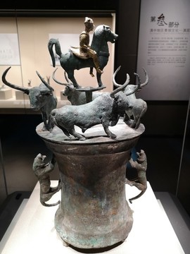 鎏金騎士貯貝器