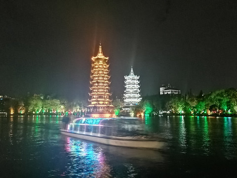 桂林日月塔