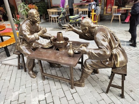 火鍋店銅人像