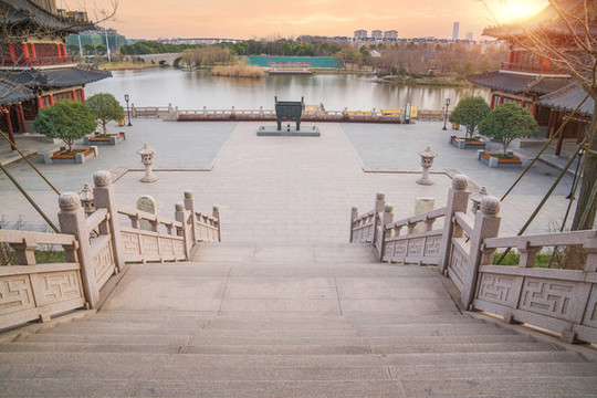 中國泰州望海樓和公園風(fēng)光