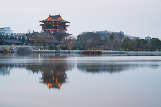 中國(guó)泰州古鎮(zhèn)建筑群公園和夜景