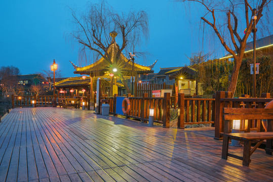 中國泰州古鎮(zhèn)街道和夜景