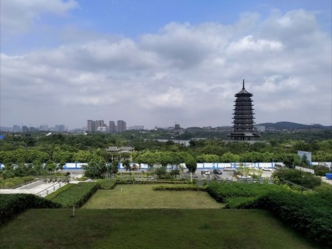 廣西南寧市五象新區(qū)五象湖五象塔