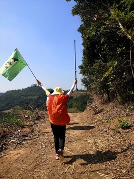 女戶外徒步者