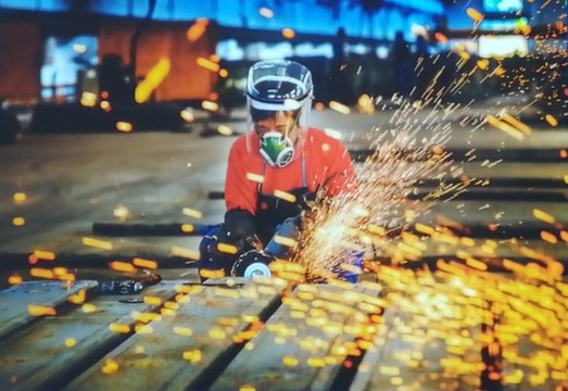 勞動(dòng)者電焊工