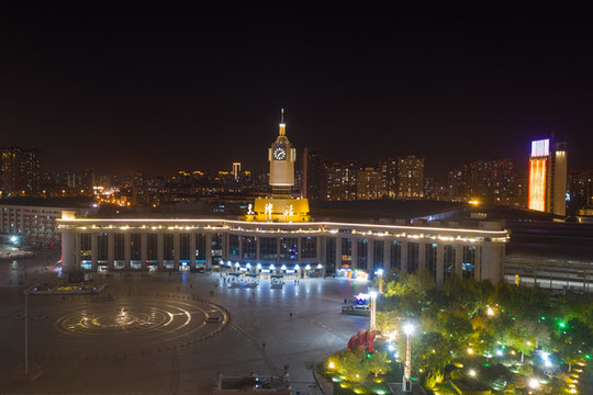 天津津?yàn)硰V場(chǎng)夜景08