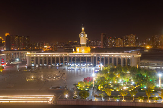 天津津?yàn)硰V場(chǎng)夜景10