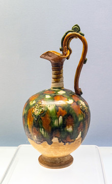 遼代彩色釉陶貼花鳳首壺