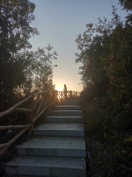 夕陽西下天界石棧道風景