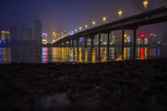 沿河城市橋梁燈光秀