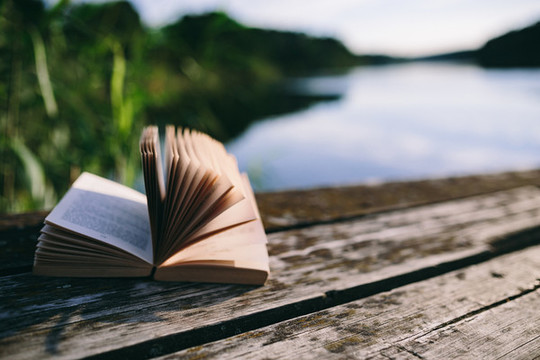 翻開的書