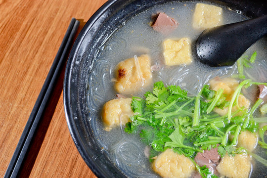 鴨血油豆腐粉絲湯