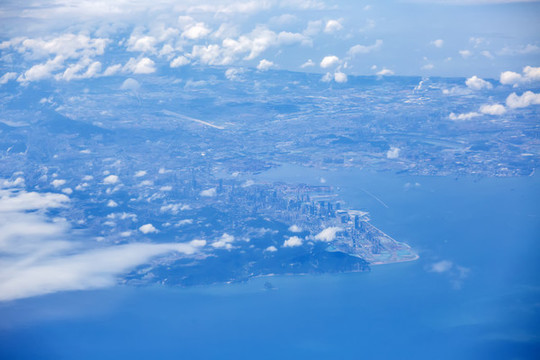 航拍海濱城市