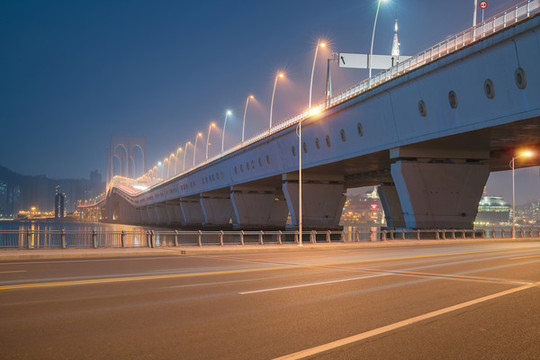 中國澳門西灣大橋和濱海道路交通