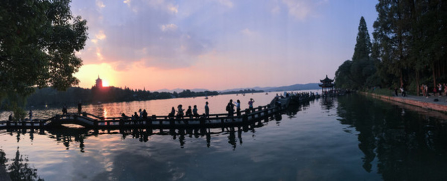 雷鋒夕照