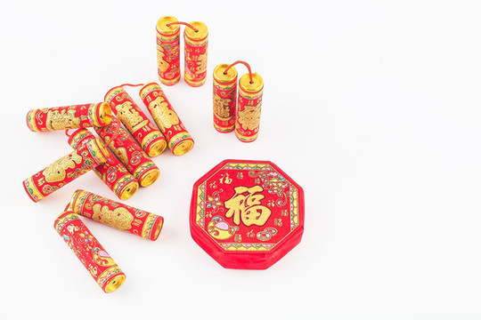 壓歲包和爆竹新年春節(jié)主題圖片