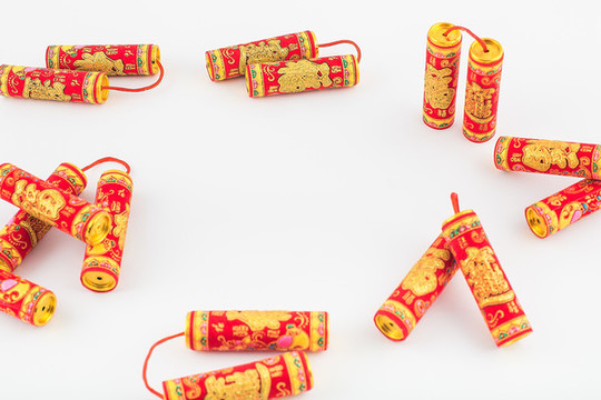 壓歲包和爆竹新年春節(jié)主題圖片