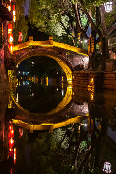 蘇州甪直古鎮(zhèn)夜景