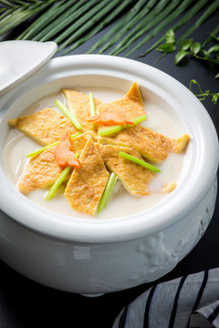 蛋餃湯