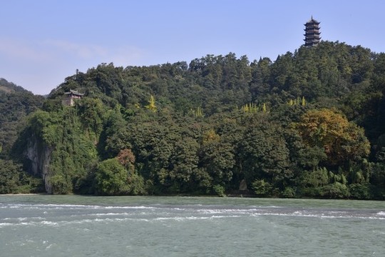都江堰玉壘山
