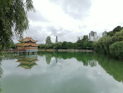易羅池