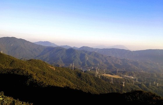 山巒斜陽