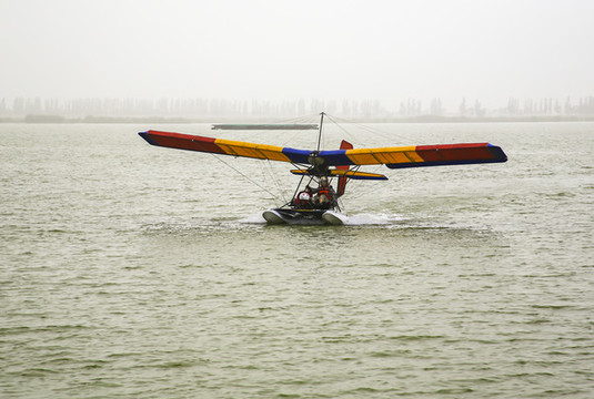 水上飛機(jī)