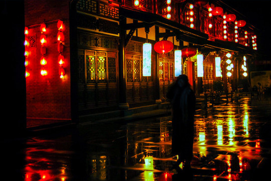 古鎮(zhèn)紅燈籠夜景