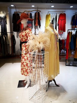 中式傳統(tǒng)女裝店