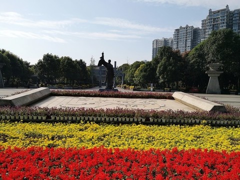 秦宓廣場