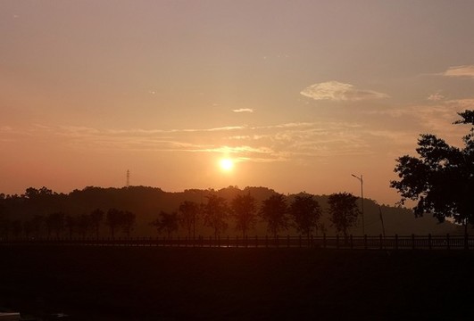 夕陽(yáng)日落