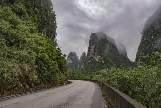 廣西崇左沿邊公路風(fēng)景