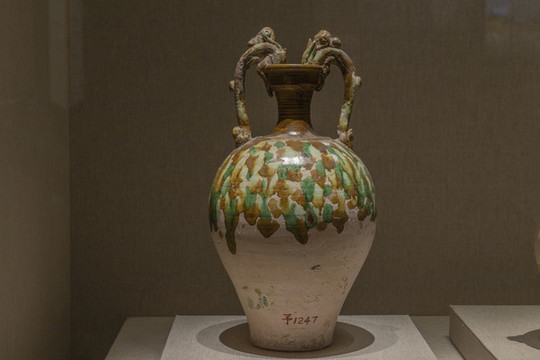 三彩雙龍尊