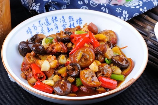 香菇燒豬尾
