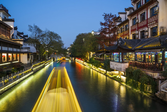 古鎮(zhèn)夜色