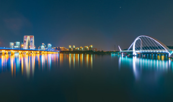 蘇州金雞湖東方之門夜景