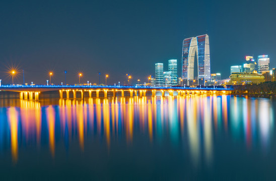 蘇州金雞湖東方之門夜景