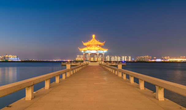 蘇州金雞湖湖心亭夜景