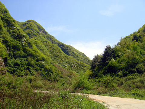 藍(lán)天下的秦嶺