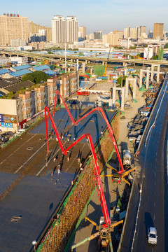 混凝土澆筑建設(shè)高架橋