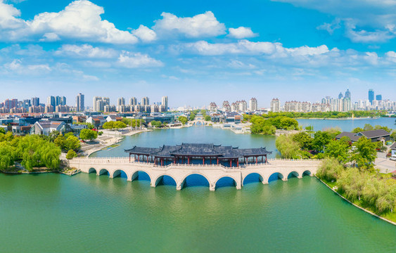 蘇州金雞湖李公堤的橋