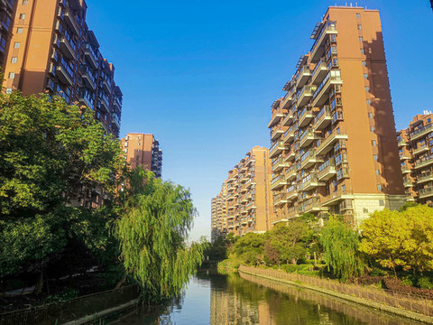 小區(qū)內(nèi)景