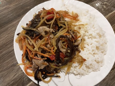 魚香肉絲蓋澆飯