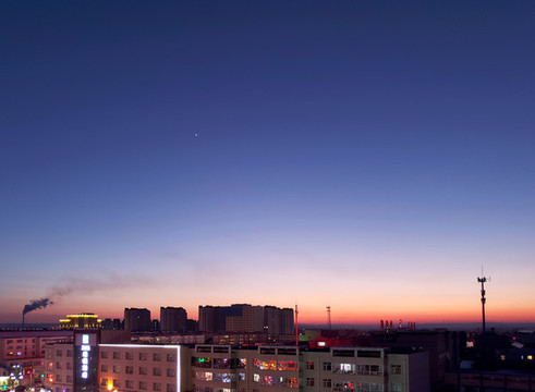 小鎮(zhèn)晚霞和青煙