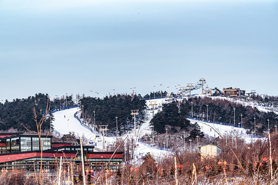 中國(guó)長(zhǎng)春天定山滑雪場(chǎng)景觀