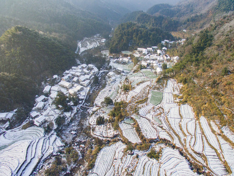 梯田雪景